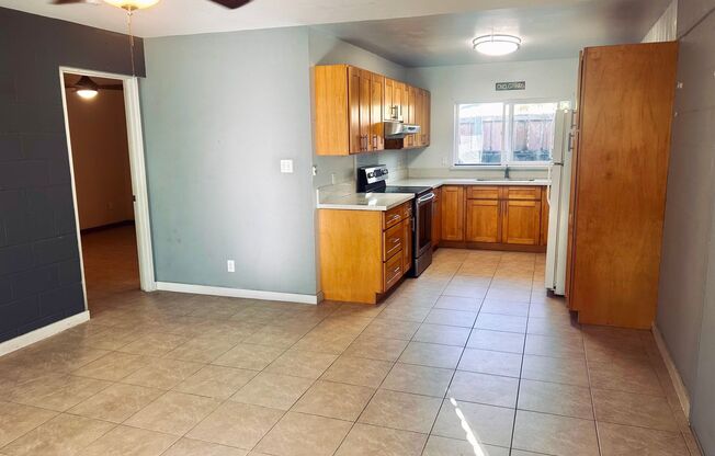 Large 1 bedroom Cottage with full sized kitchen in Kailua