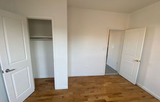 3 beds, 1 bath, $3,600, Unit 5RS