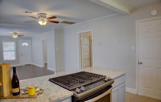 2 beds, 1 bath, 770 sqft, $1,250, Unit 4615 E 4th Place