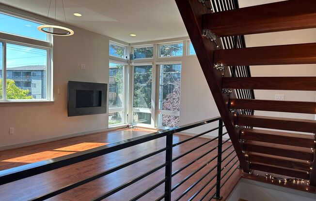 Gorgeous Greenlake Townhouse with Parking