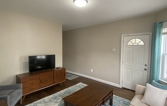 3 beds, 1 bath, 1,250 sqft, $2,800, Unit 2