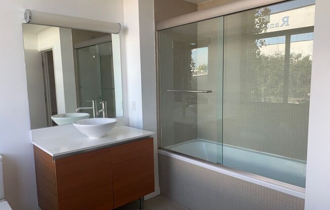 1 bed, 1 bath, 900 sqft, $3,950, Unit 2121 B216
