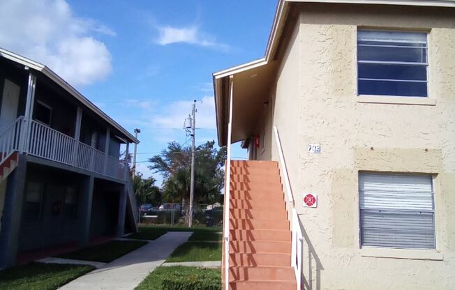 Beautiiful Palm Gardens 2 bedroom, 1 bath Condo in St Cloud