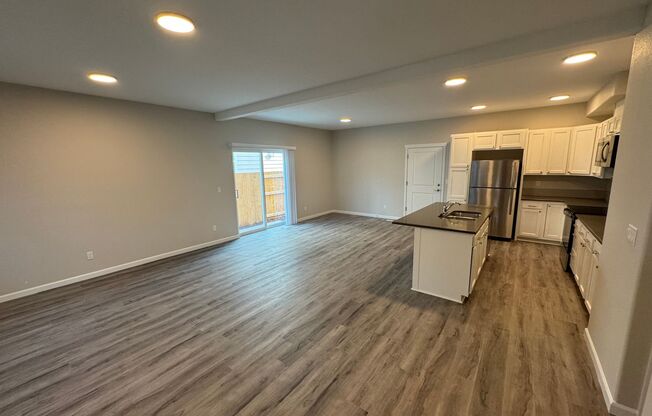 Brand New 4 Bed / 2.5 Bath Duplex! $250 Amazon Gift Card! *FIRST MONTH'S RENT IS FREE!*