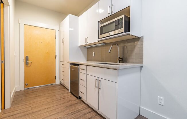 Studio, 1 bath, 210 sqft, $1,015, Unit 102