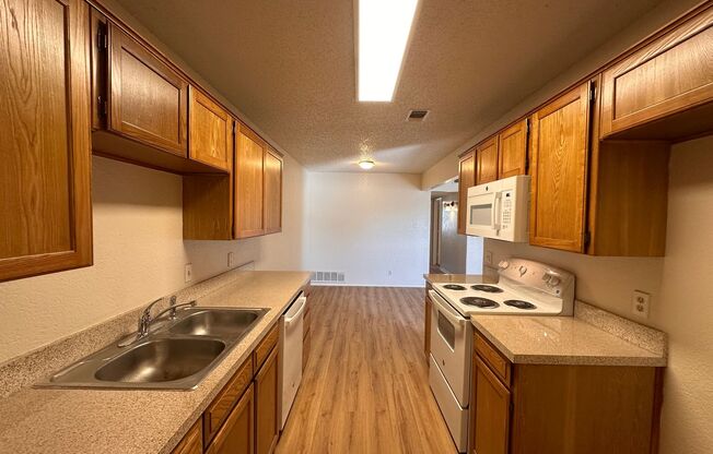 Available now! Nice 2 Bedroom, 2 Full Bath Duplex Located in Saginaw.