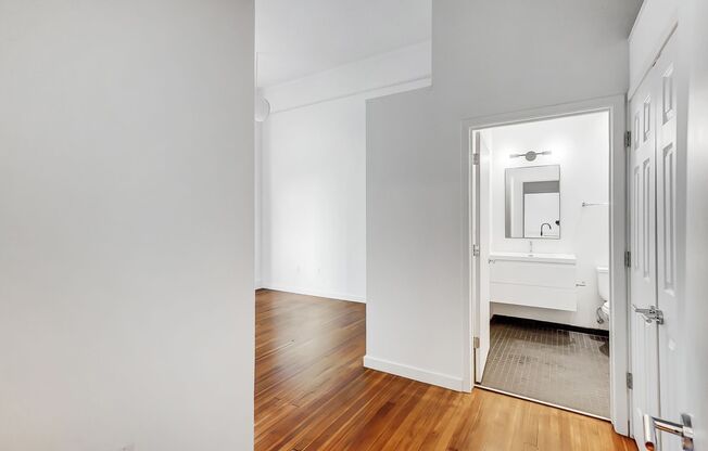 1 bed, 1 bath, 810 sqft, $1,940, Unit 100-403