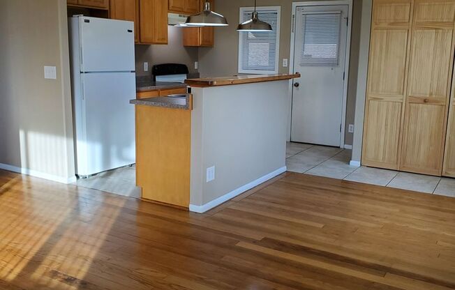Charming 3 bedroom 1 bath Sheridan Park/Manette Duplex