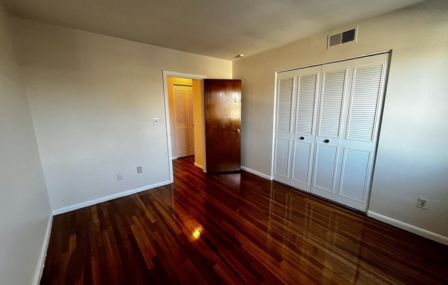 2 beds, 1 bath, 730 sqft, $2,200, Unit 33