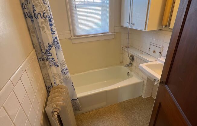 Studio, 1 bath, 400 sqft, $645, Unit 13