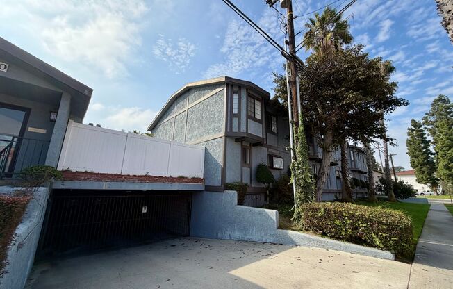 2 Bed / 2.5 Bath Tri-Level Townhome – Gated Community in North Redondo Beach (Torrance PO)