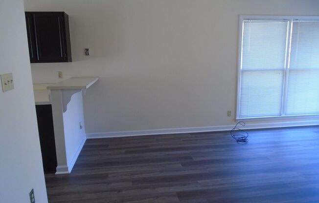 3 beds, 2 baths, $1,400