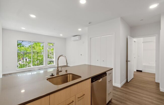 1 bed, 1 bath, 479 sqft, $2,375, Unit 409