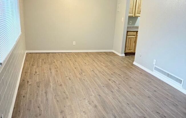 421 - 425 E Fountain Place