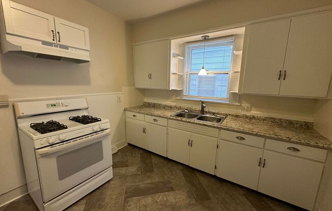 3 beds, 1 bath, $1,795, Unit Apt 1