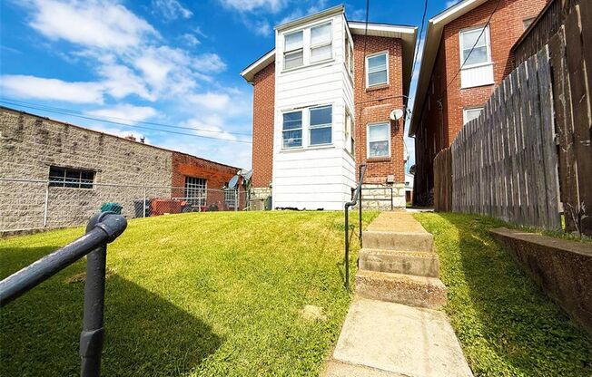 2 beds, 1 bath, 888 sqft, $1,275, Unit Arsenal Street-6328