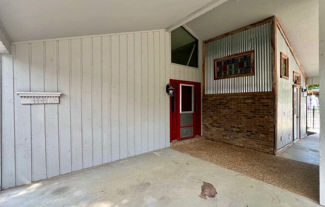 Cabin Style Home on Equestrian Farm *Private Pool*