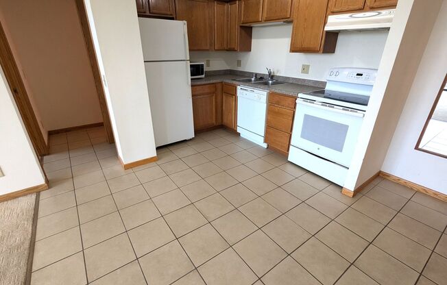 2 beds, 1 bath, 900 sqft, $1,800, Unit 302