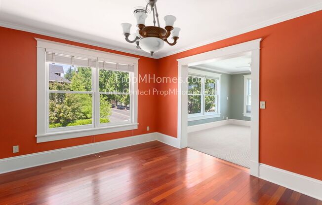 Charming Two-Bedroom Unit: Your Perfect Home in SE Portland!