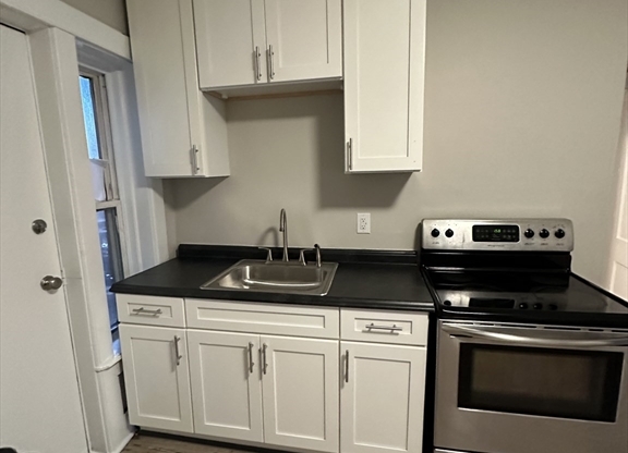 Studio, 1 bath, 800 sqft, $1,095, Unit 6