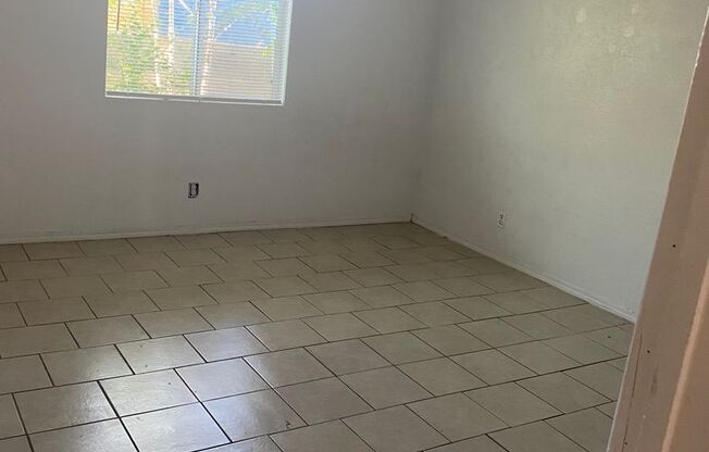 2 beds, 1 bath, $950