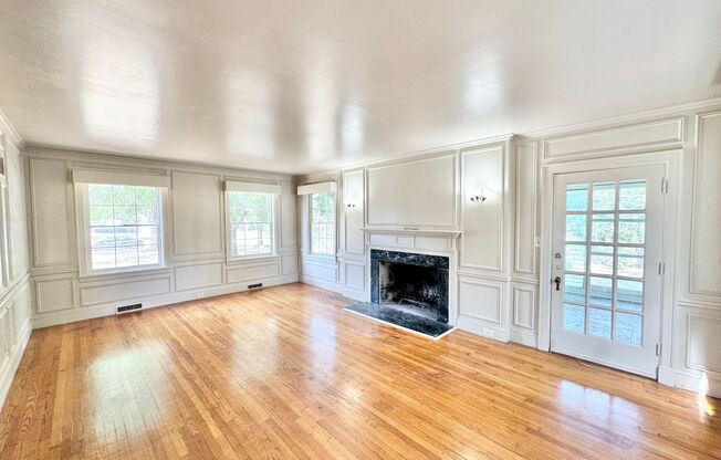 2245 W Oak