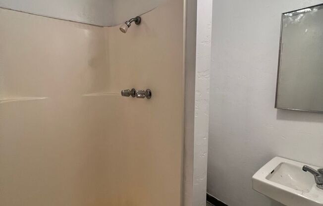 Studio, 1 bath, $800, Unit 1