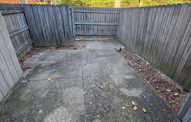 2 beds, 1 bath, 910 sqft, $1,820, Unit 10OH-04