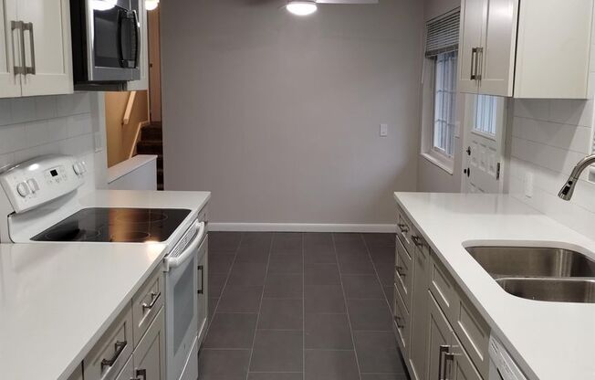 Coming Soon!! Stunning Bonneville Hills 3bd/2ba Duplex Home! Remodeled and Modern!