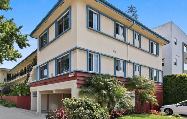 402 Montana Ave in Santa Monica - 4 blocks to the beach!