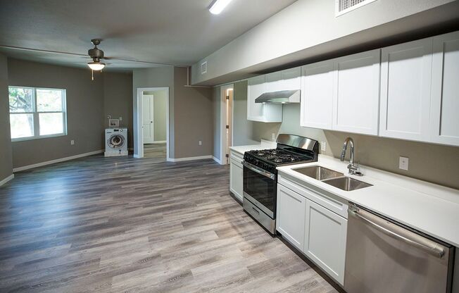 3 beds, 2 baths, $1,650, Unit 3/2