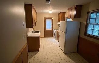 3 beds, 1 bath, $1,300