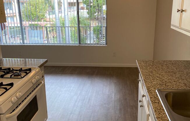 1 bed, 1 bath, 750 sqft, $2,165