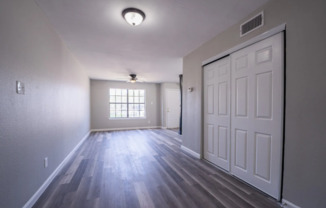 2 beds, 1.5 baths, 1,024 sqft, $1,275, Unit #5