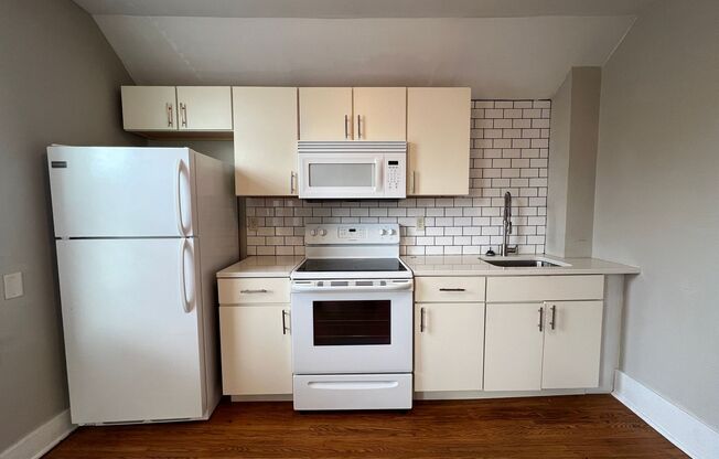 1 bed, 1 bath, 800 sqft, $835, Unit 02