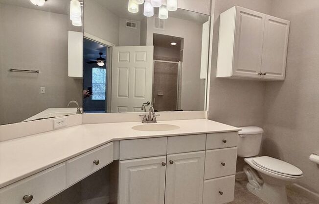 3 beds, 2 baths, $1,950, Unit UNIT 1724