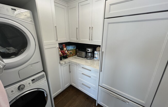 4 beds, 3.5 baths, 3,700 sqft, $20,000, Unit 37ABC