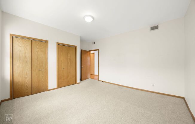 Top Floor Near United Center with Lots of Space