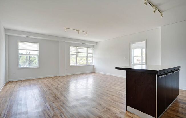 1544 W Glenlake Ave.