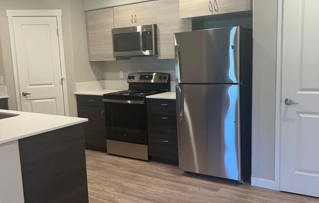 2 beds, 1 bath, 1,005 sqft, $1,715, Unit A22