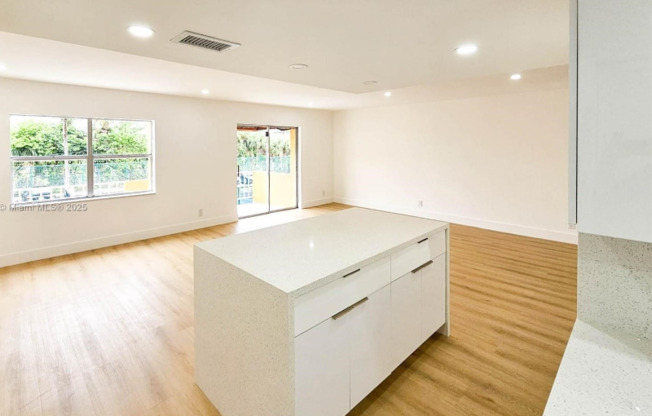 17911 NW 68th Ave Apt M202