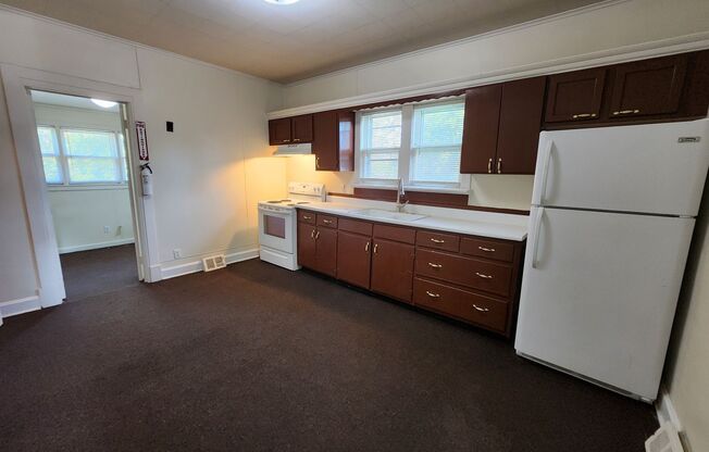 3 beds, 1 bath, $995