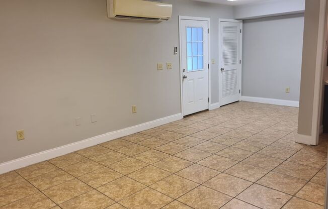 Studio, 1 bath, 750 sqft, $1,150, Unit Unit 103