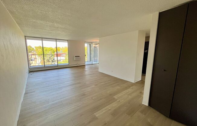 Park Mayfair 1000 sf 2br/2ba - Indoor/Outdoor Living. Killer location & Lots of Amenities!