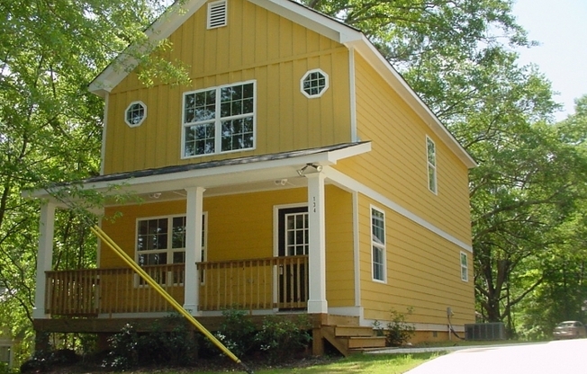 Well kept modern 3bd 2ba house