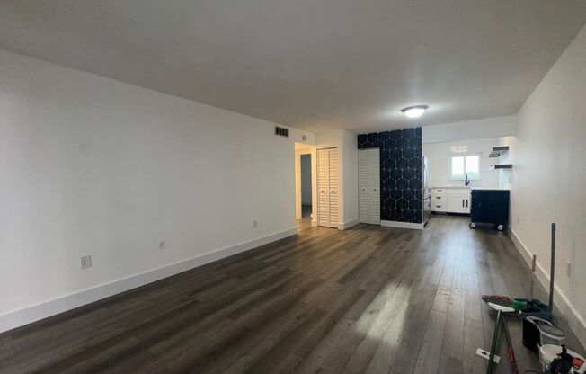 2/1 Riverside Condo