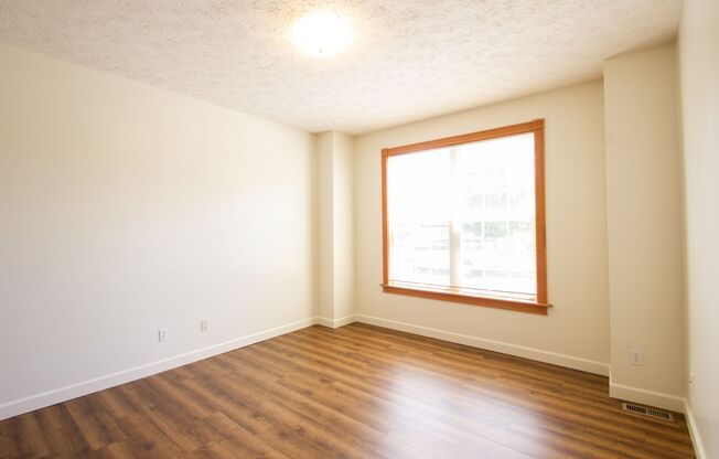 3 beds, 2 baths, 1,720 sqft, $2,255