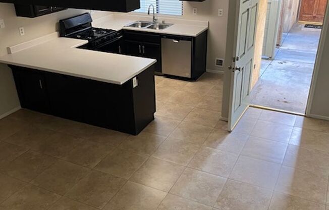 2 beds, 2 baths, 900 sqft, $1,675, Unit 817-48