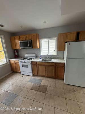 3 beds, 1 bath, 2,160 sqft, $3,200