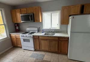 3 beds, 1 bath, 2,160 sqft, $3,200